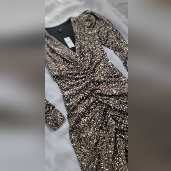 NWT!Express Sequin Silver V-Neck Puff Sleeve Ruched Midi Sheath Dress Size XS - Picture 8 of 15